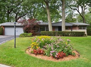 920 Bittersweet Dr, Northbrook, IL 60062