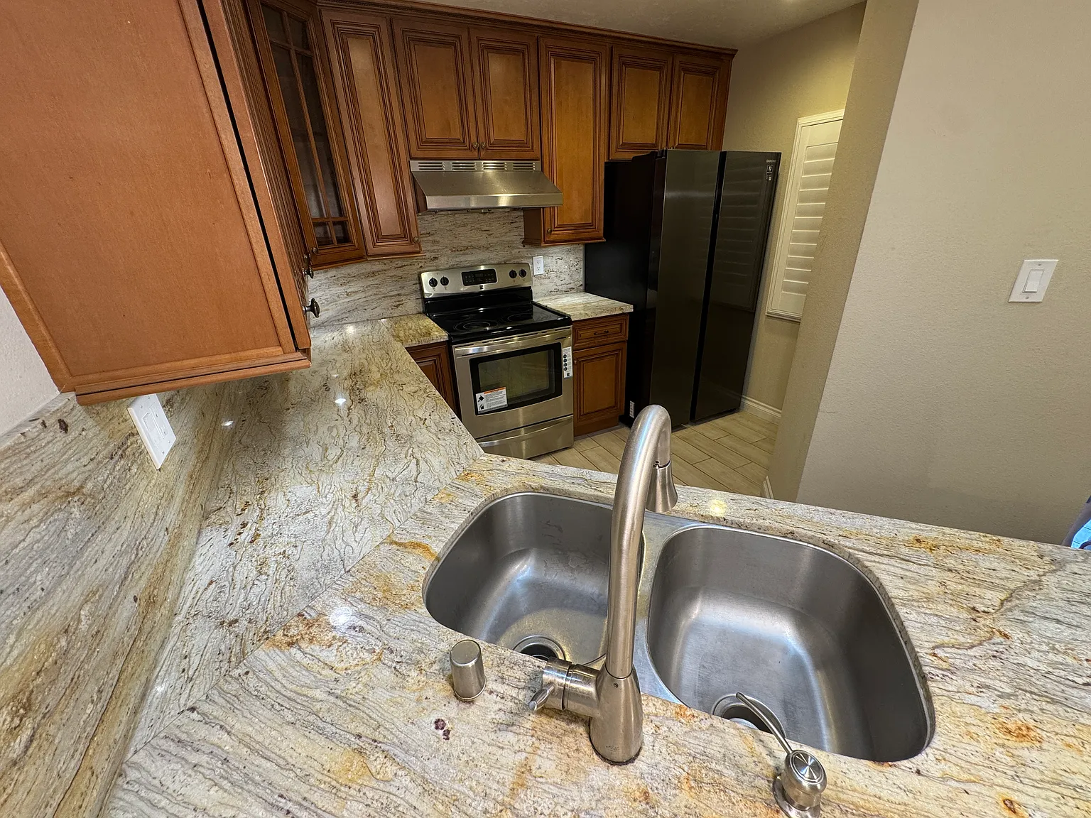2 bed, 1037 sqft, $3,290 — Photo 3