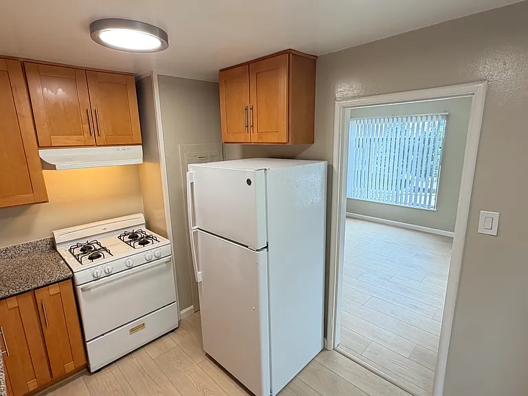 1907 E 30th St #202 — Photo 6