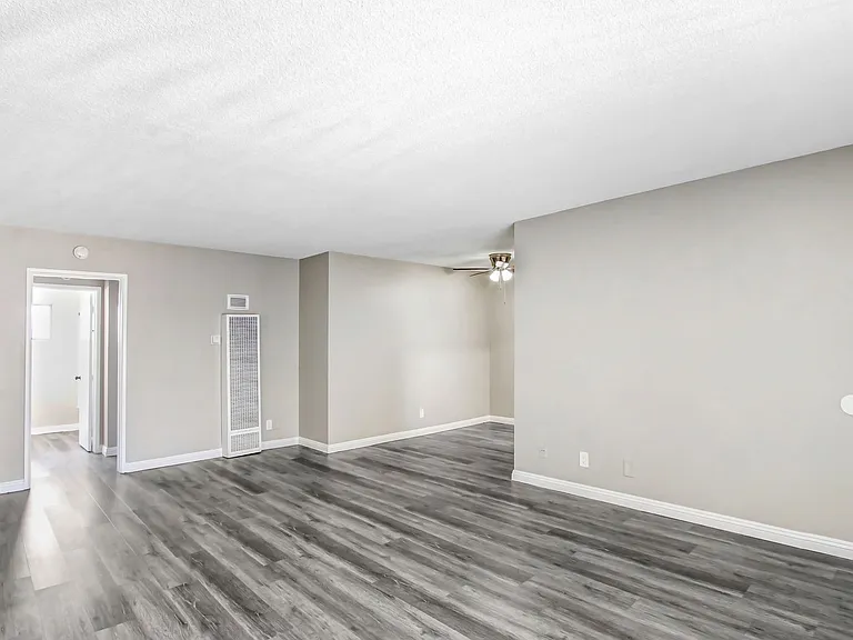 Cazador Court Apartments — Photo 1