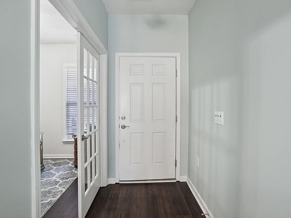 3rd image of 1136 E Rosedale Creek Dr