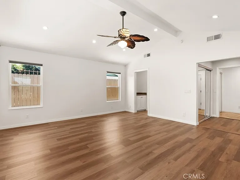 9472 Karen Cir — Photo 16