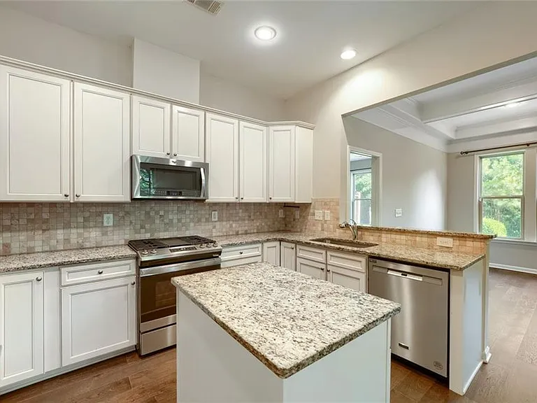 3585 Ashcroft Dr SE — Photo 10