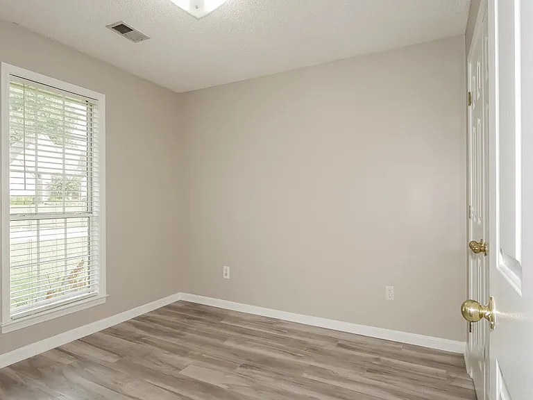 25 Oakland Woods Cv — Photo 13
