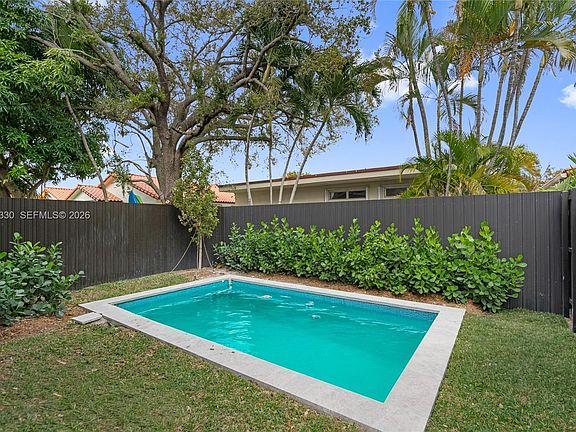 4th image of 1431 SW 20th St