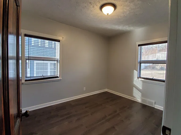 138 Elmwood Dr — Photo 11