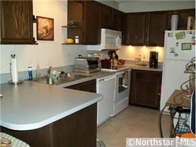 3rd image of 3662 Garden Ct N