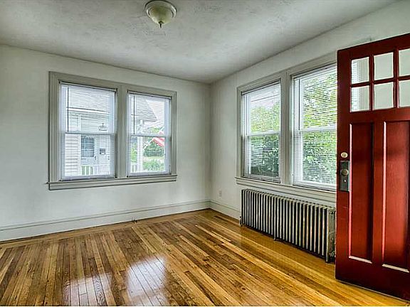 3rd image of 419 Maple Ave