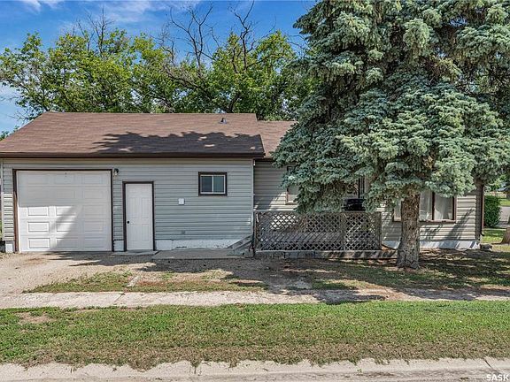 4th image of 207 3rd St