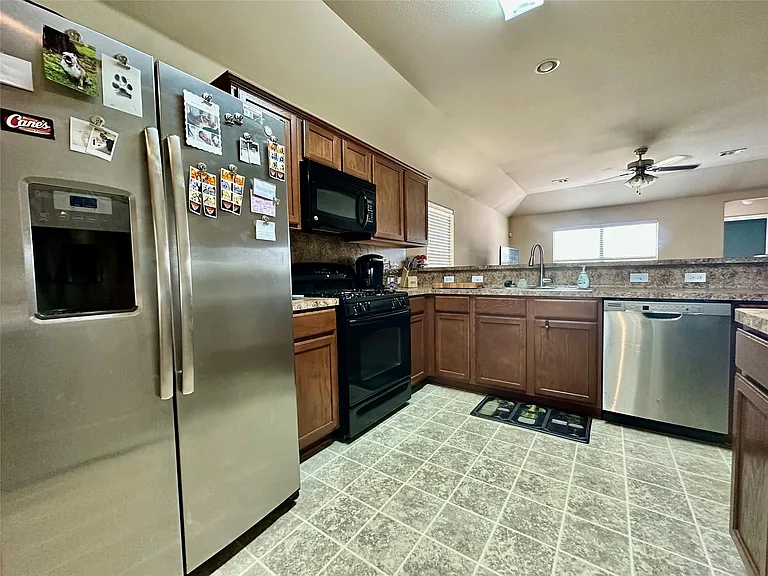 7521 Cedar Edge Dr — Photo 3
