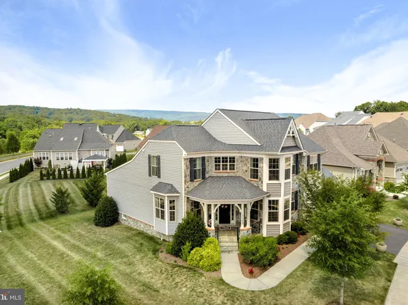 17289 Creekside Green Pl, Round Hill, VA 20141