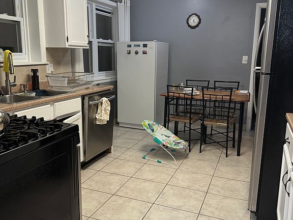 4th image of 6808 N Hamlin Ave
