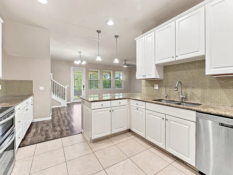 17013 Vilesta Dr — Photo 12