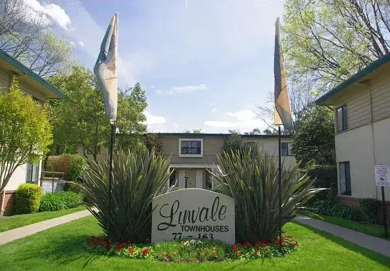 Linvale Townhomes — Photo 1