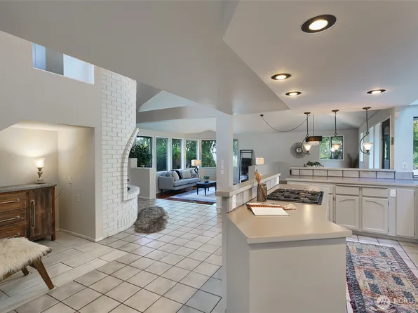 627 N Waugh Road, Mount Vernon, WA 98273