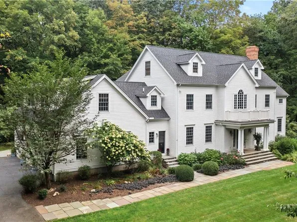 100 Valley Road, New Canaan, CT 06840