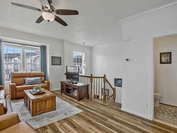 5th image of 610 Snowberry Way