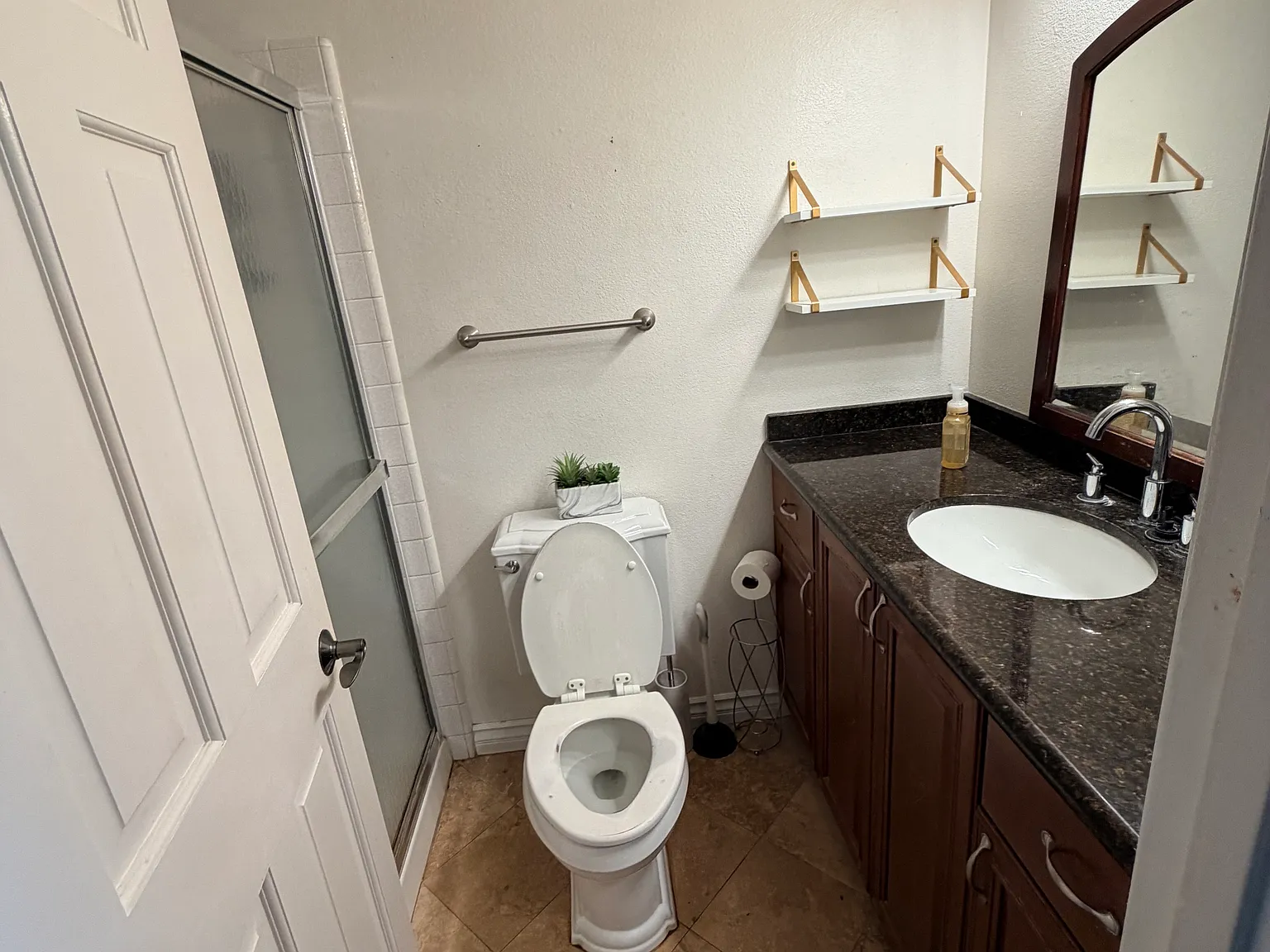3 bed, 2.5 bath, 1799 sqft, $3,975 — Photo 2