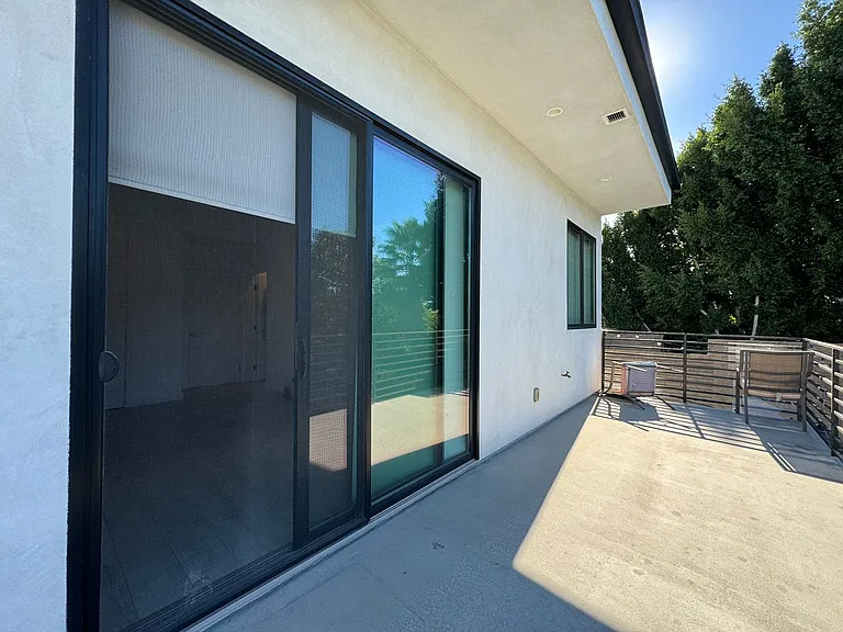 143 N Ardmore Ave — Photo 14