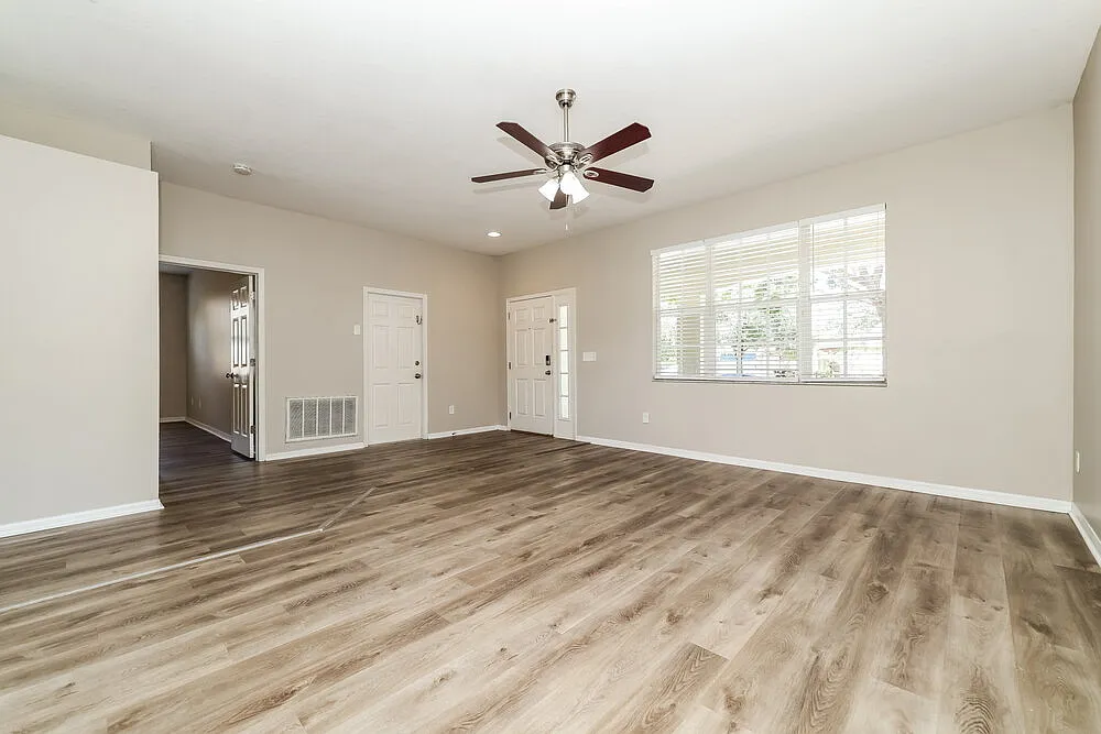 4 bed, 2.0 bath, 1691 sqft, $2,295 — Photo 3