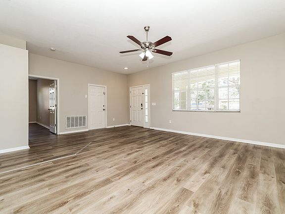 3rd image of 6707 Cambridge Park Dr