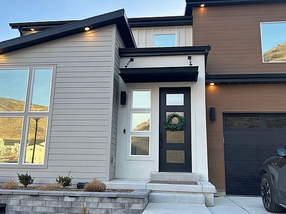 3rd image of 1829 W Bad Rock Cir