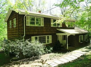 54 Edgemont Rd, Watchung, NJ 07069