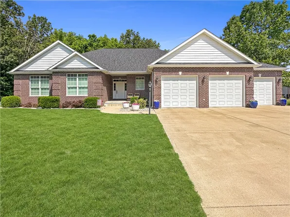 36 Queens Point, Mattoon, IL 61938