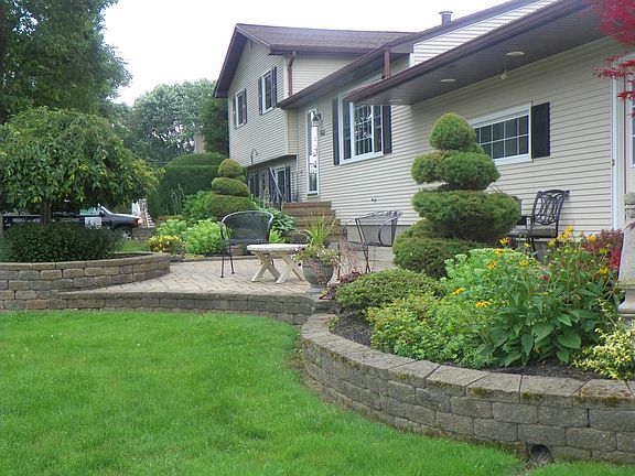 2nd image of 468 Ontario Dr