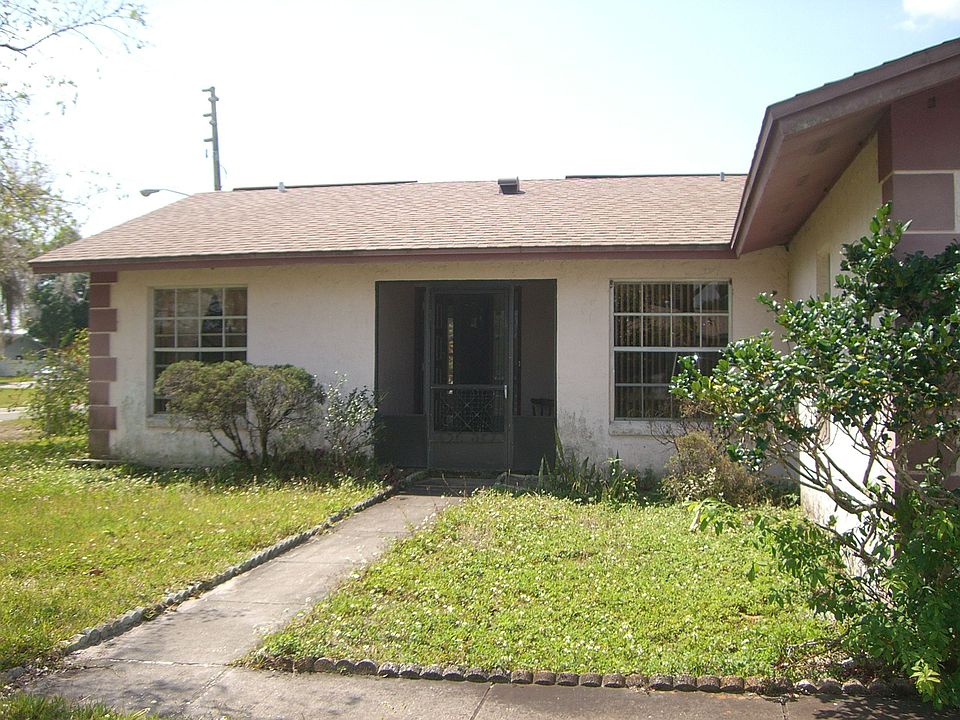 Front view (driveway on right)