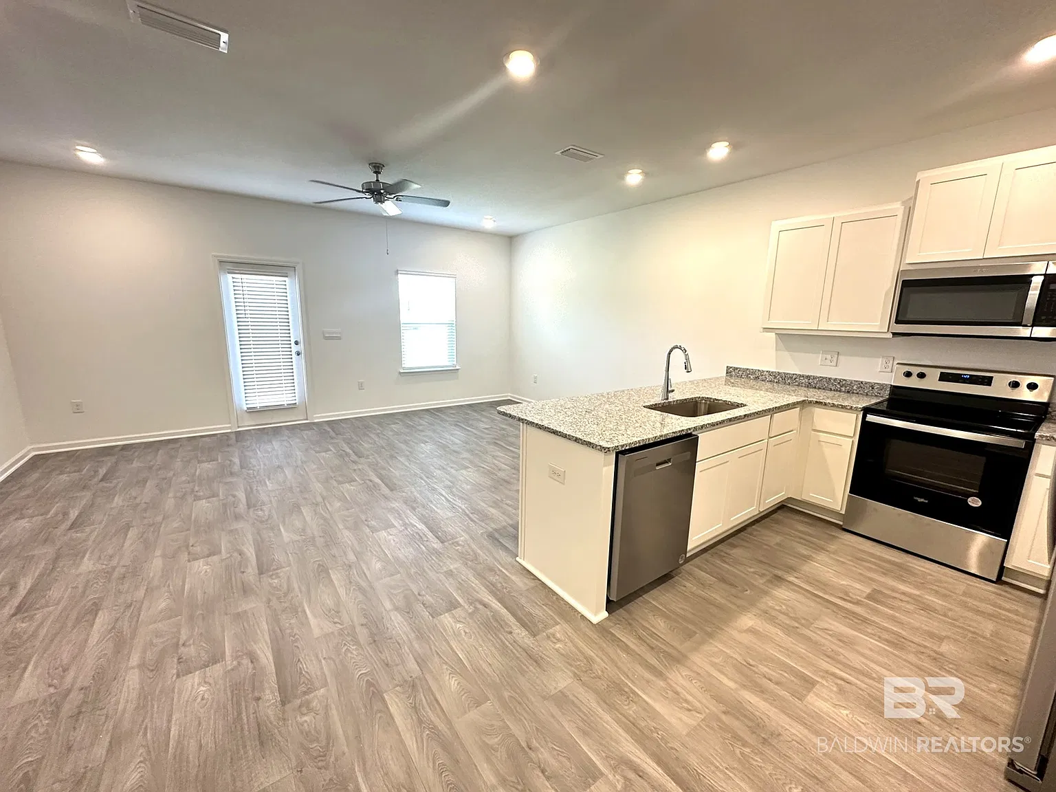 3 bed, 2.5 bath, 1437 sqft, $1,700 — Photo 3