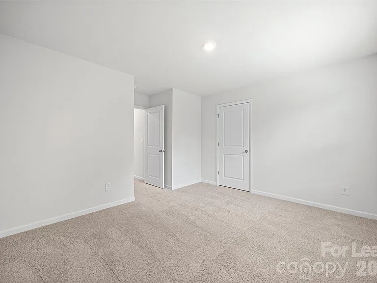 1010 Two Brothers Ln — Photo 14