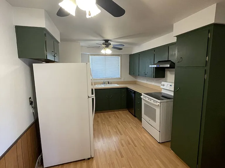 1225 Lee St — Photo 3