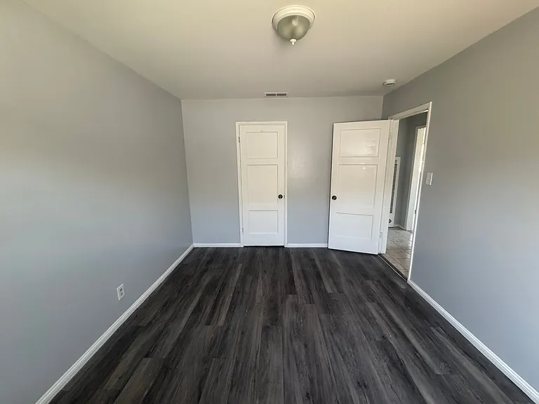 9021 Reading Ave — Photo 6