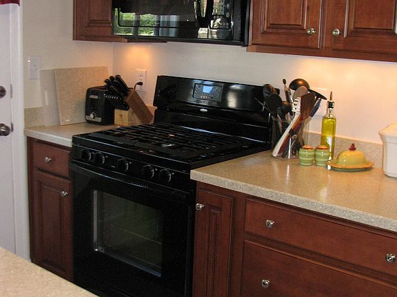 Brand new custom kitchen!!