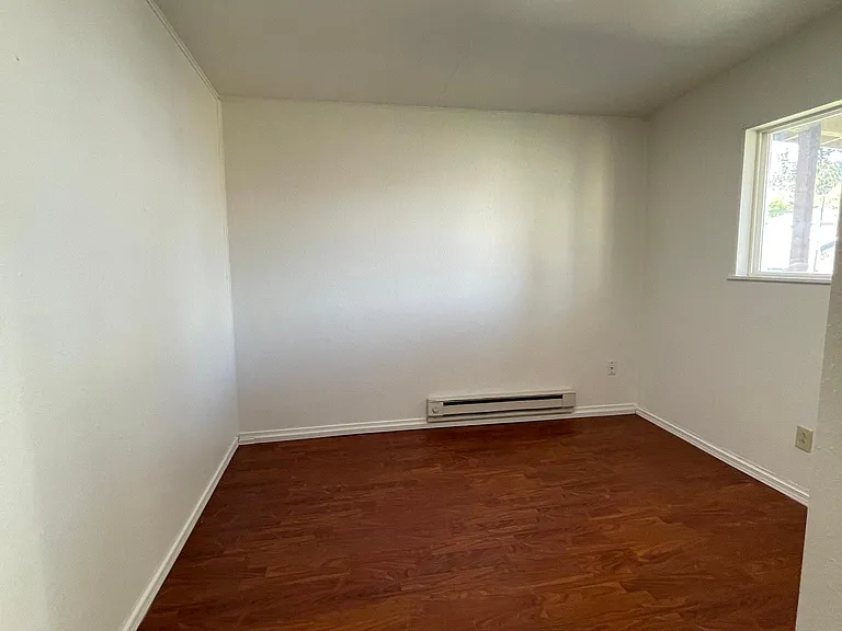 708 N Poplar St — Photo 5