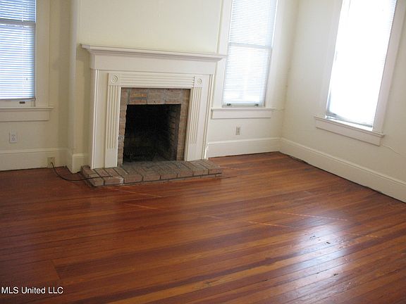 4th image of 910 Morningside St #A