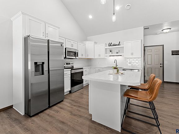 5th image of 6215 S Vineyard Ave