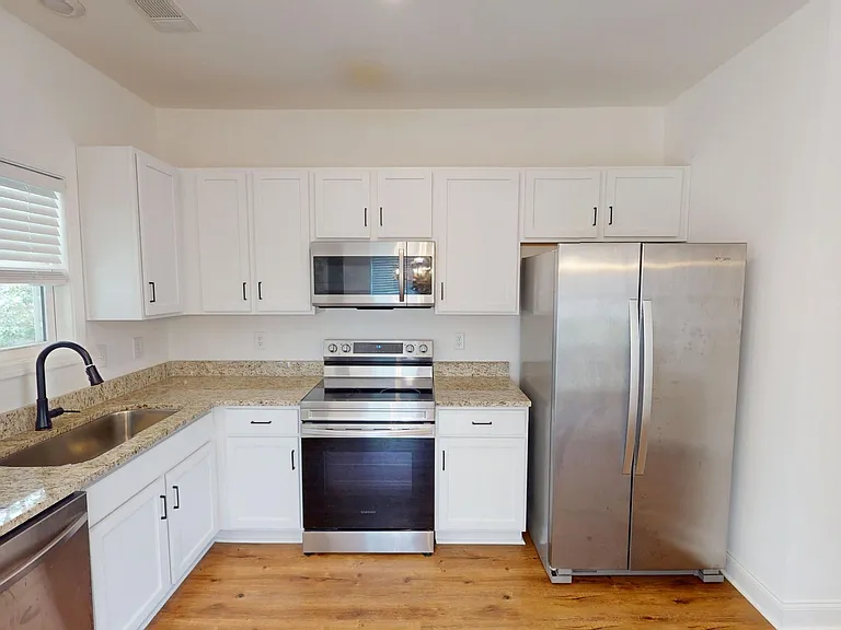 852 Levitan Dr — Photo 6