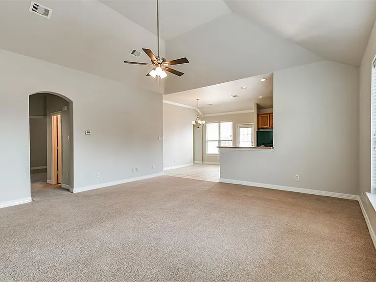 5802 Horse Prairie Dr — Photo 9