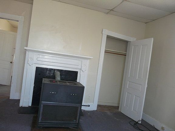 3rd image of 1356 N Main St
