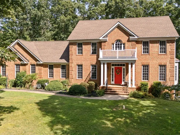 8801 General Couchs Ct, Fredericksburg, VA 22407