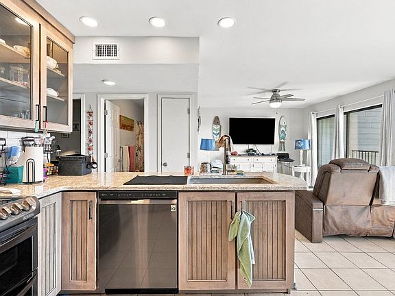 2nd image of 5905 South Kings Hwy. #422B
