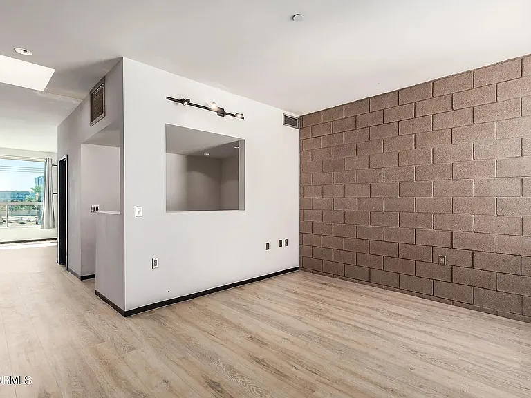 525 E Willetta St #9 — Photo 11