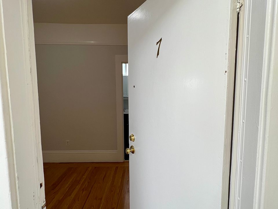 1st image of 744 Oak St APT 7