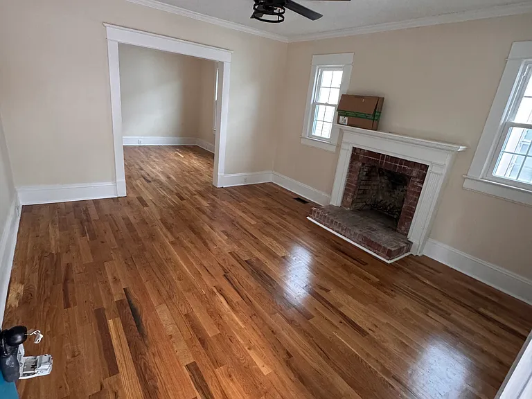 114 S Howell St — Photo 2