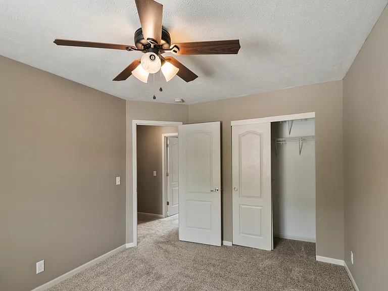 6107 S 190th Ter — Photo 32