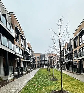 2 Phelps Ln #10 — Photo 1
