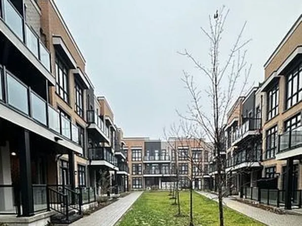 2 Phelps Ln #10, Richmond Hill, ON L4E 1J4