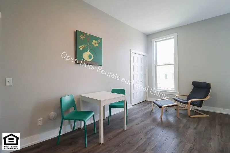 Studio, 1.0 bath, 800 sqft, $975 — Photo 4